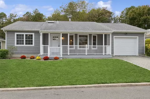 99 Village Cir W, Manorville, NY 11949