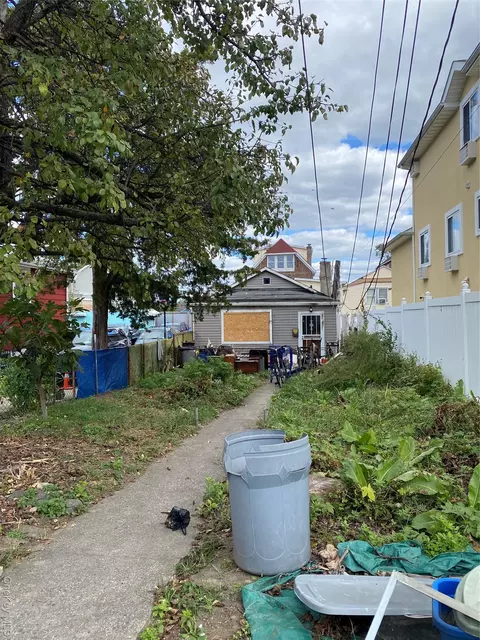 122 Stephens Ave, New York, NY 10473