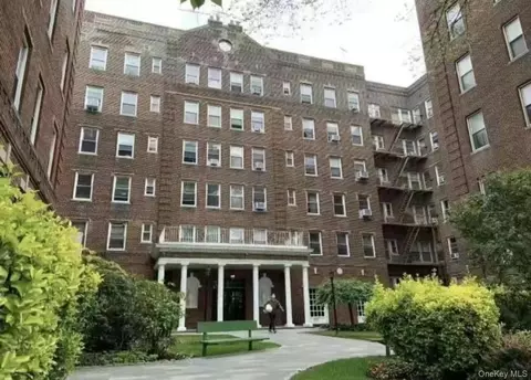 141-25 Northern Blvd #B2, New York, NY 11354