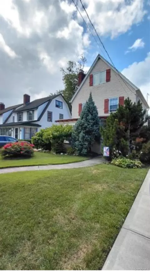 4172 Glenwood St, New York, NY 11363