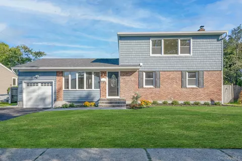 120 Cherry Dr W, Plainview, NY 11803