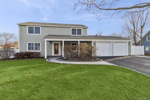11 Pembrook Dr, Stony Brook, NY 11790