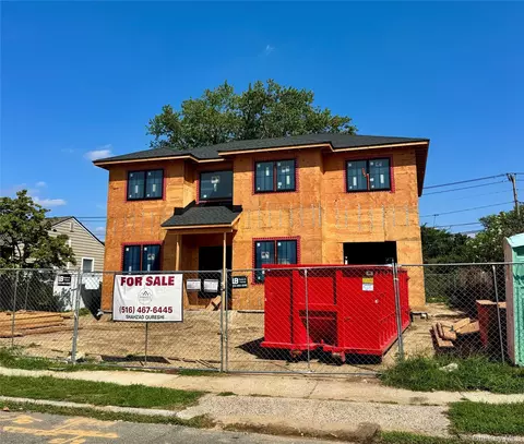 121 Dean St, Hicksville, NY 11801
