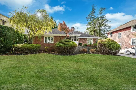 32 Fairview Ave, North Hempstead, NY 11050