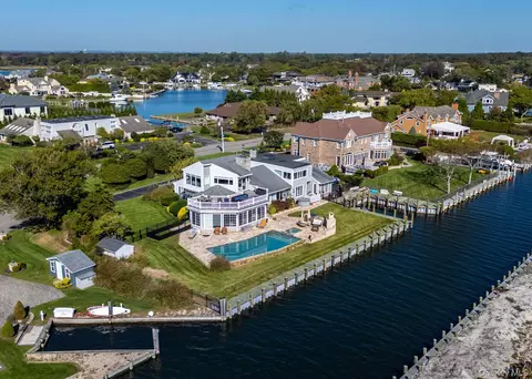 175 The Helm, East Islip, NY 11730