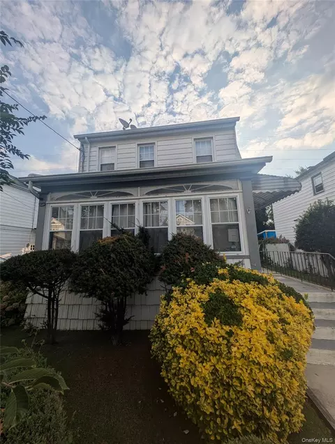 81 Cochran Pl, Valley Stream, NY 11581