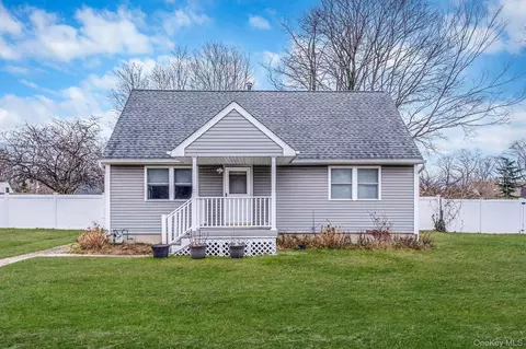 11 Dianne Ave, Centereach, NY 11720