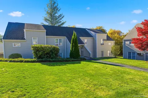602 Holly Stream Ct, Southeast, NY 10509