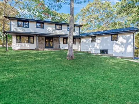 11 Gorham Ln, Dix Hills, NY 11746