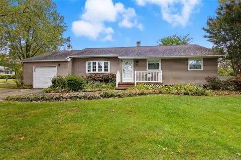 1 Bruce Ln, East Northport, NY 11731