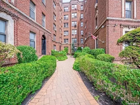 115-25 84 Ave #4B, New York, NY 11418