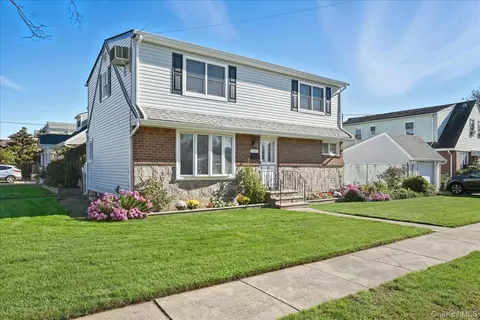 162 Crown Ave, Elmont, NY 11003