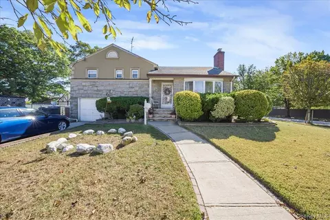 184 Independence Ave, Freeport, NY 11520