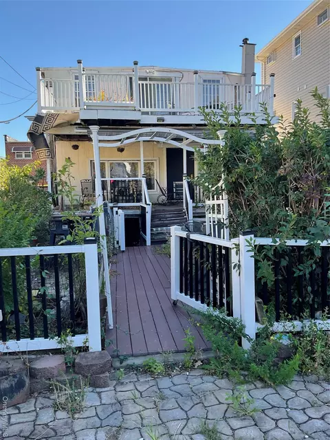 444 Underhill Ave, New York, NY 10473