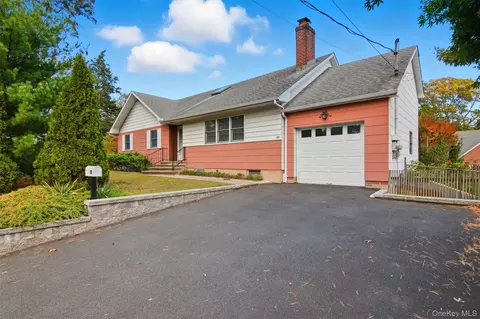 90 11th Ave, Huntington Station, NY 11746