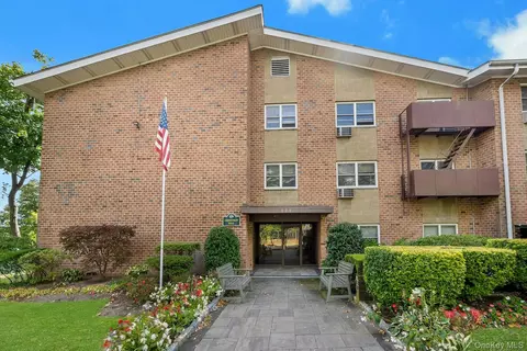 220 Chestnut St #2K, Port Chester, NY 10573