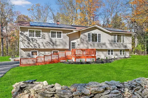 40 Clara Ave, New Windsor, NY 12553