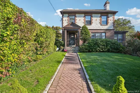 18 Chippewa Rd, Yonkers, NY 10710