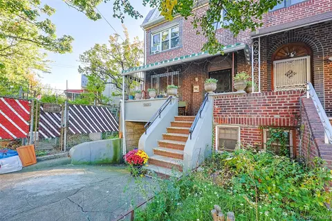 34-34 62nd St, New York, NY 11377