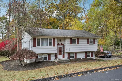 48 Laura Dr, Ramapo, NY 10952