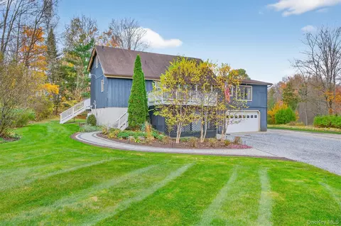 618 Salt Point Tpke, Poughkeepsie, NY 12601