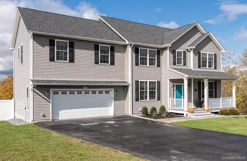 140 Stratford Dr, Poughkeepsie, NY 12603
