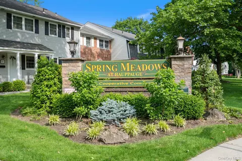 459 Village Dr #459, Hauppauge, NY 11788