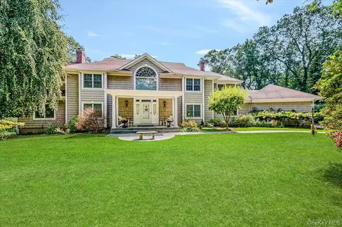 155 Jennings Rd, Cold Spring Harbor, NY 11724