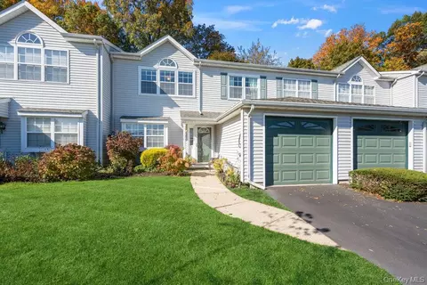 11 Horizon Ct, Huntington, NY 11743