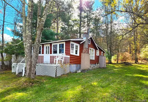28 E Oak St, White Lake, NY 12786