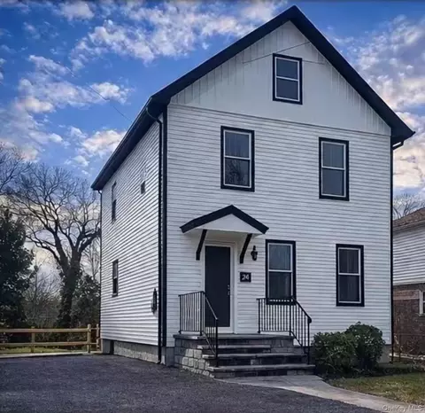 24 Columbia St, Huntington Station, NY 11746