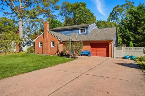 19 Marion St, Nesconset, NY 11767