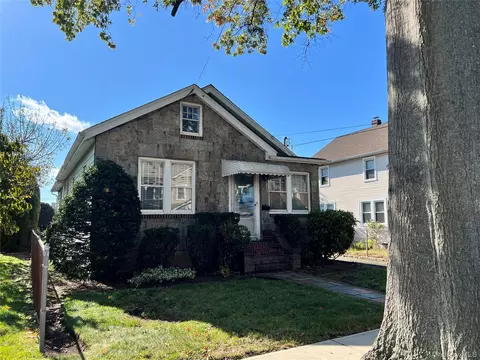40 Lafayette Ave, North Hempstead, NY 11590