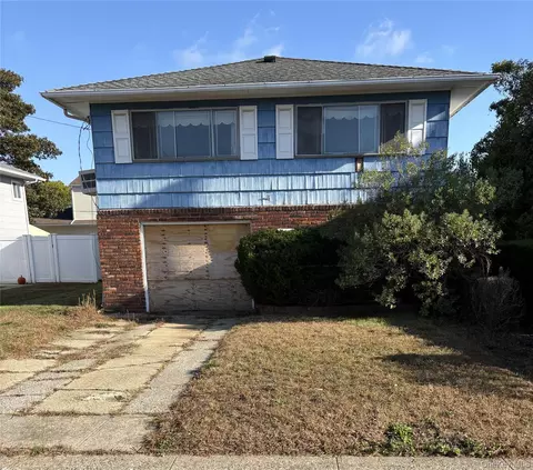 65 Florida Ave, Island Park, NY 11558