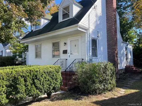 1100 Pacific St, Baldwin, NY 11510