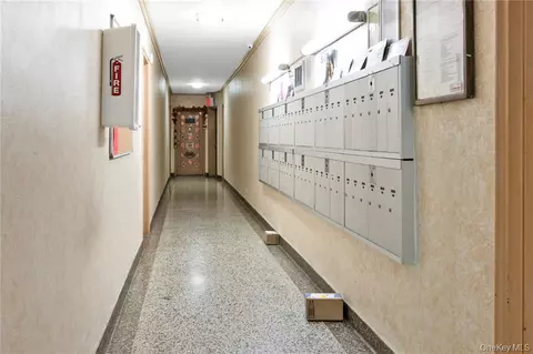 Entry Way - 2717 E 28th St #4E, Brooklyn, NY 11235 photo 2 of 2