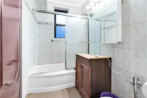 Bath - 2717 E 28th St #4E, Brooklyn, NY 11235 photo 2 of 2