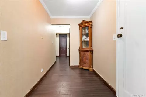 Entry Way - 2717 E 28th St #4E, Brooklyn, NY 11235 photo 1 of 2