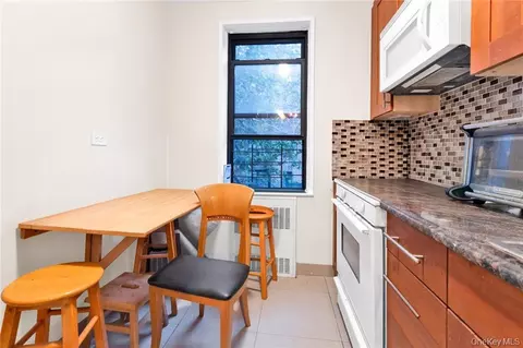 Kitchen - 2717 E 28th St #4E, Brooklyn, NY 11235 photo 2 of 2