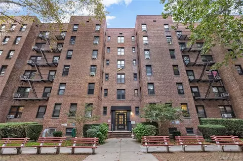 Exterior - 2717 E 28th St #4E, Brooklyn, NY 11235 photo 1 of 3