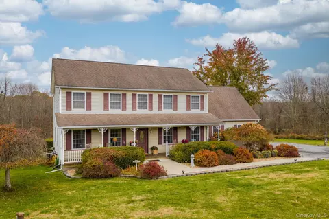 17 Charlotte Ln, Mount Hope, NY 10940