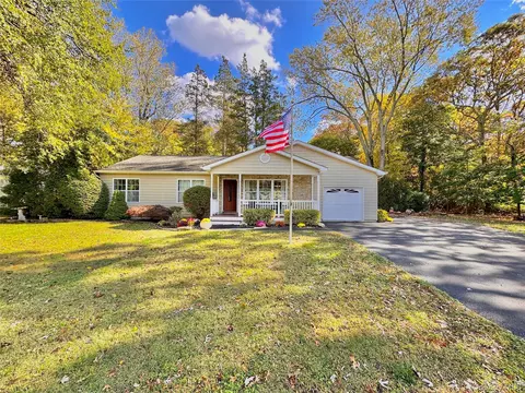 59 Hammond Ln, Centereach, NY 11720