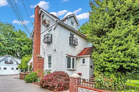 21 Hayden Ave, North Hempstead, NY 11024