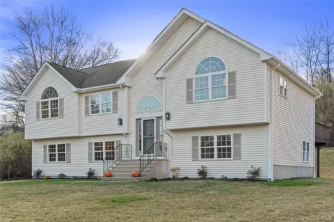 11 Meadow Dr, Carmel, NY 10512