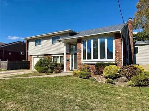 316 Violet St, Massapequa Park, NY 11762
