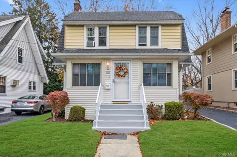 100 Nassau Ave, Malverne, NY 11565