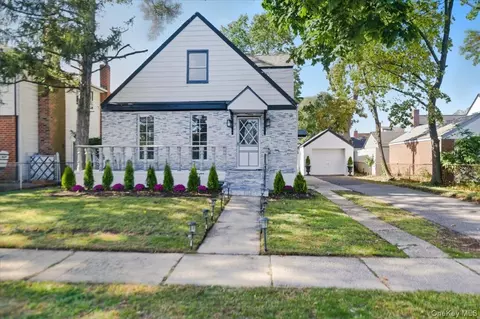 233 Roxbury Rd S, Garden City, NY 11530