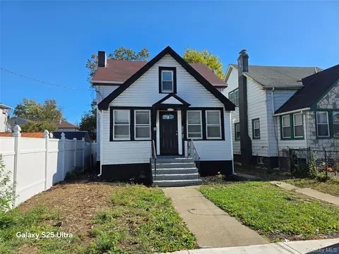 10411 214th St, New York, NY 11429