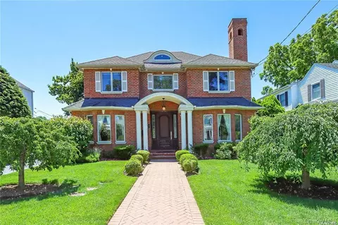 24 Steamboat Rd, North Hempstead, NY 11024