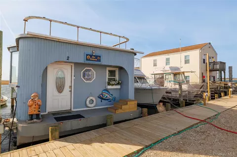 220 Shore Rd, Seaford, NY 11783